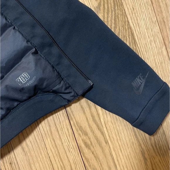 NIKE Women’s Jacket Aeroloft 800 Tech Fleece Bomber - Picture 5 of 14